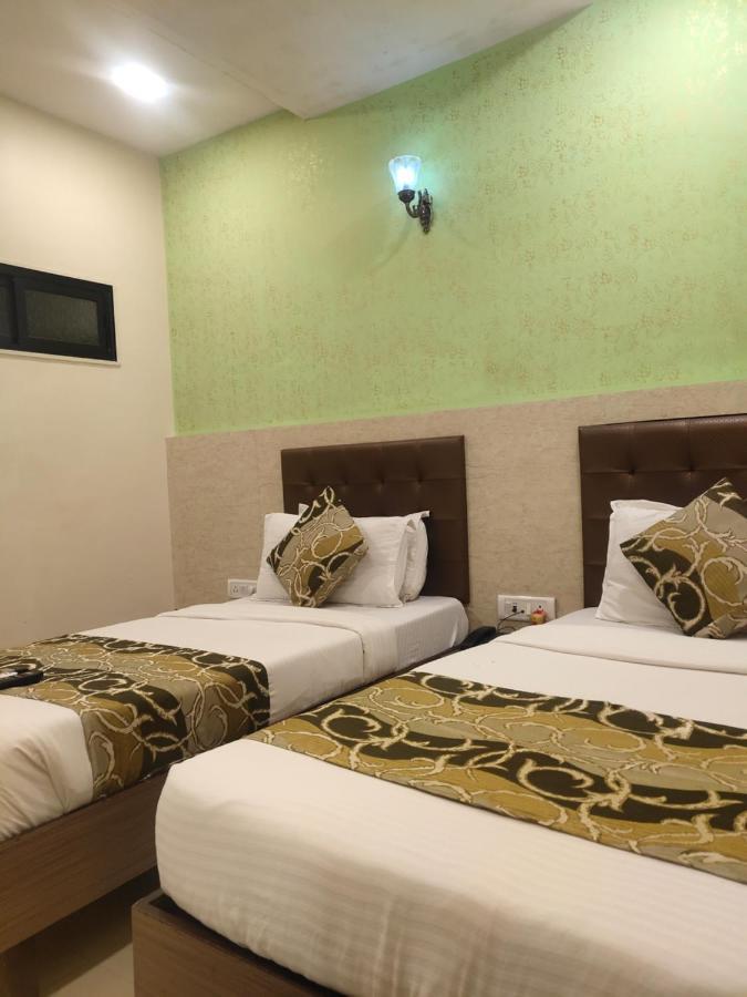 Hotel Golden Nest Popular Residency Мумбай Екстериор снимка