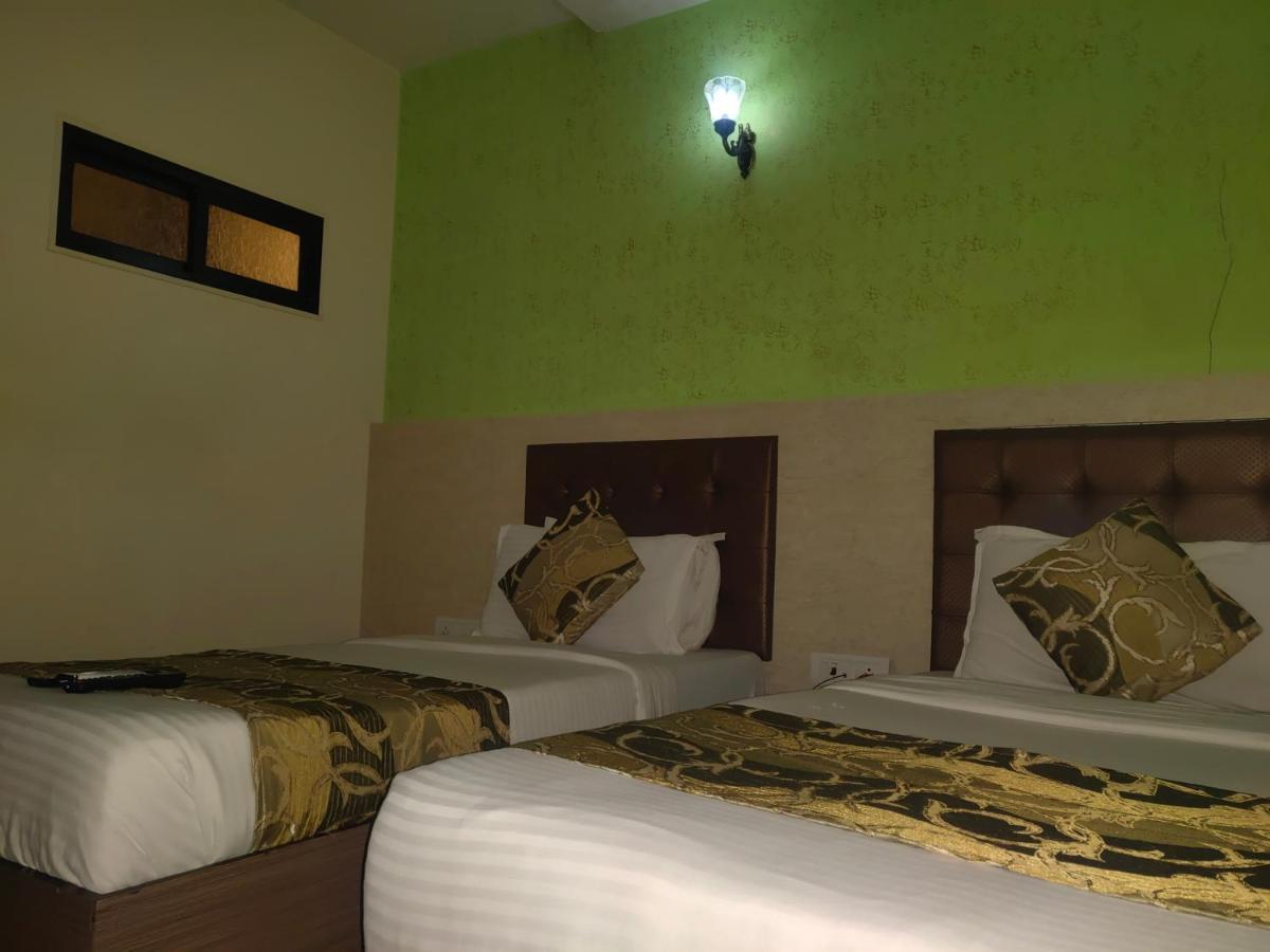 Hotel Golden Nest Popular Residency Мумбай Екстериор снимка