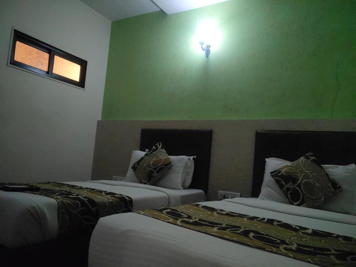 Hotel Golden Nest Popular Residency Мумбай Екстериор снимка