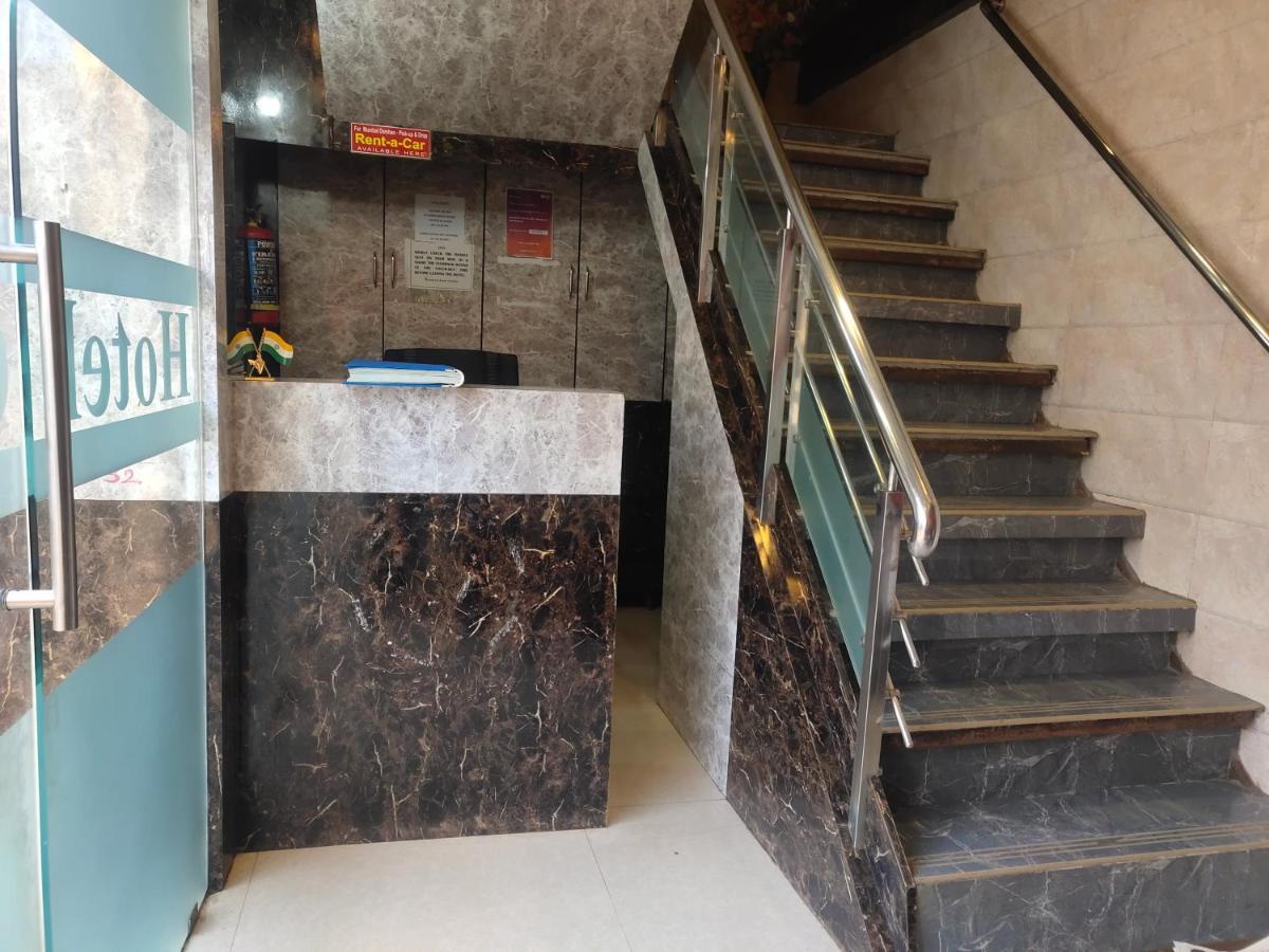 Hotel Golden Nest Popular Residency Мумбай Екстериор снимка