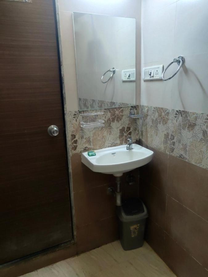 Hotel Golden Nest Popular Residency Мумбай Екстериор снимка