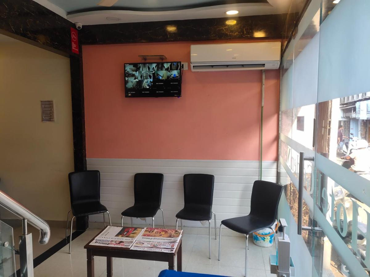 Hotel Golden Nest Popular Residency Мумбай Екстериор снимка