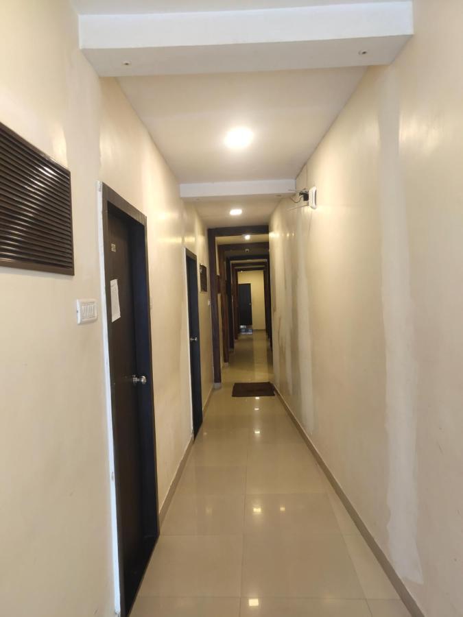 Hotel Golden Nest Popular Residency Мумбай Екстериор снимка